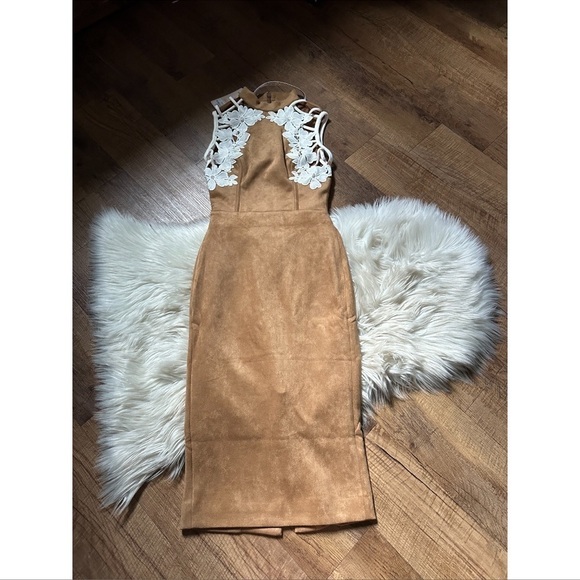 HOUSE OF CB Rayna Dress Tan And White - Picture 2 of 4